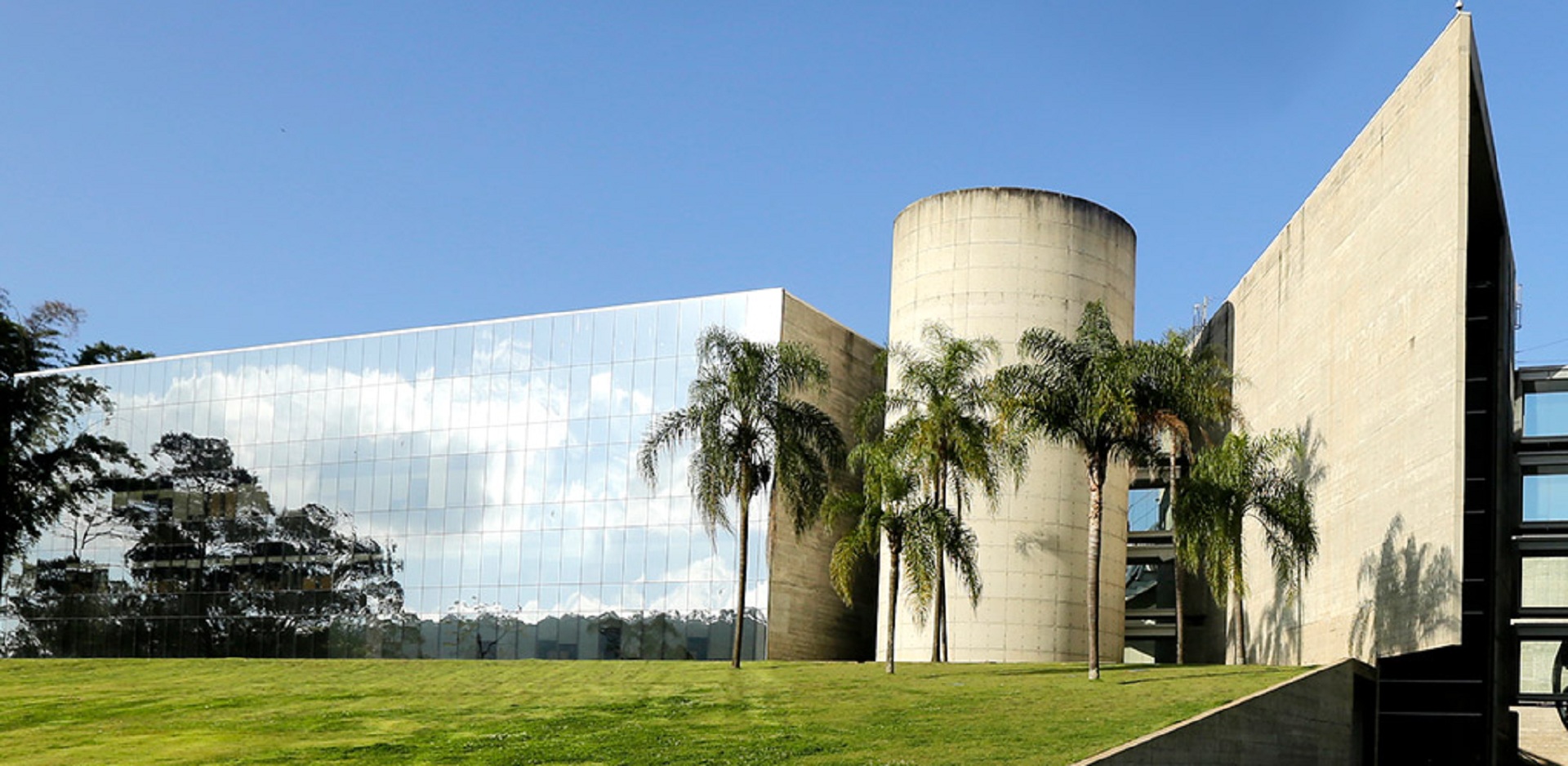 Fachada do centro de distribuição da Natura em Cajamar, SP